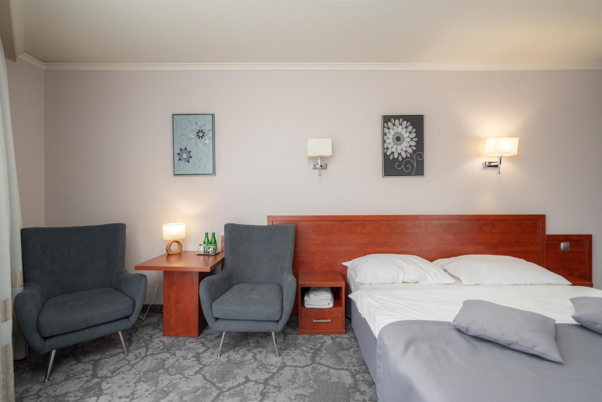 Hotel Badura Wadowice Exterior foto